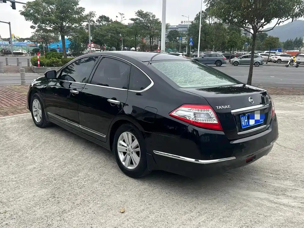 NISSAN TEANA 2011