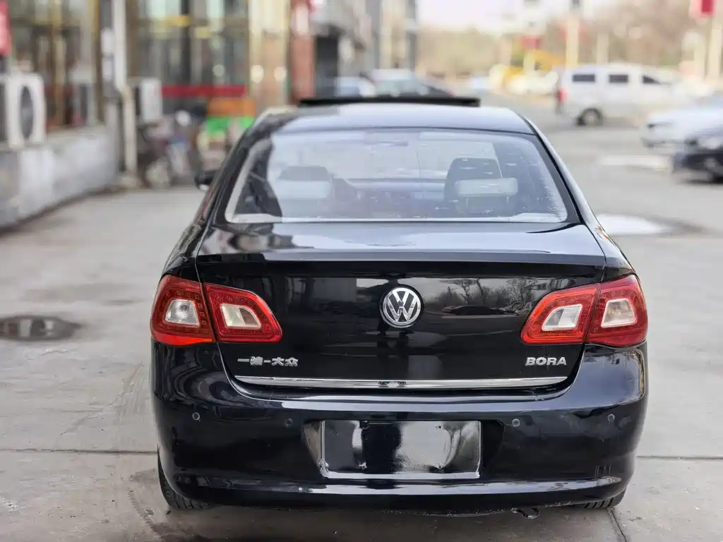 VOLKSWAGEN BORA 2012