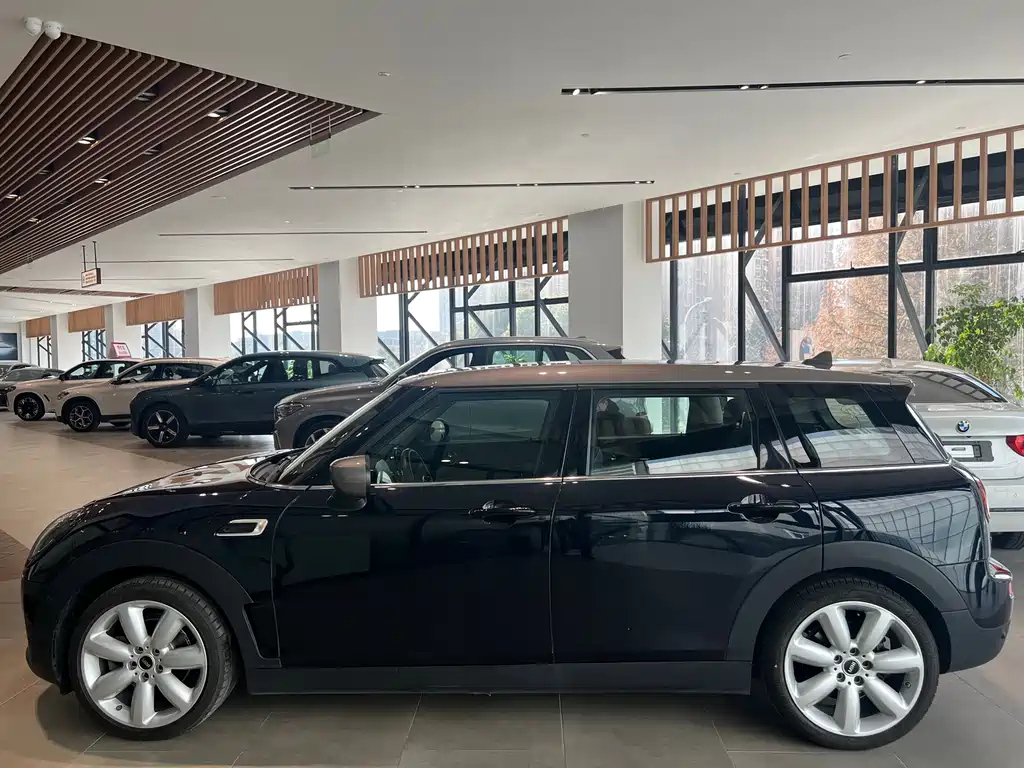 MINI CLUBMAN 2021
