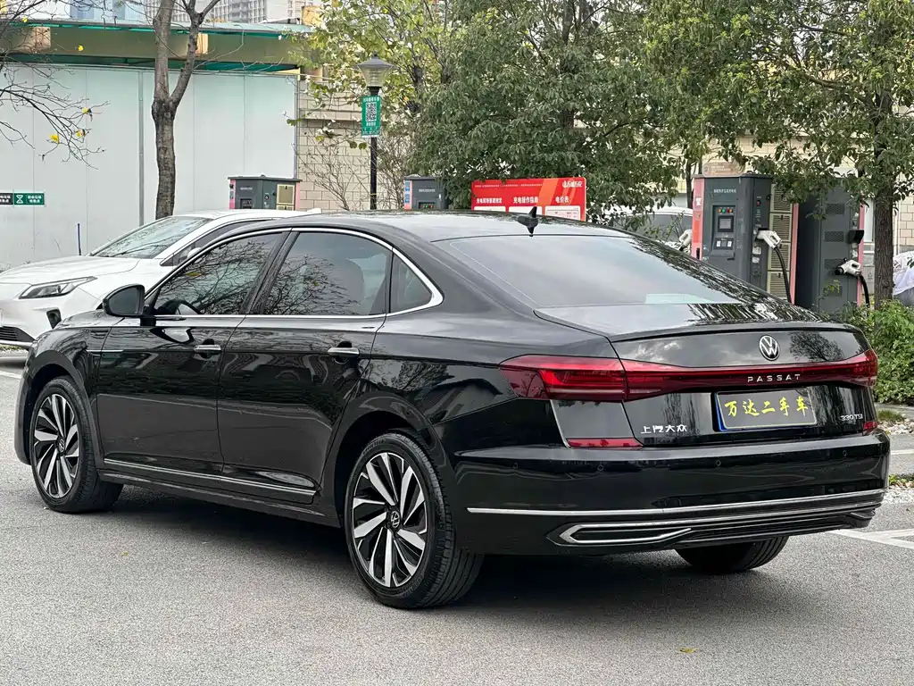 VOLKSWAGEN PASSAT 2022