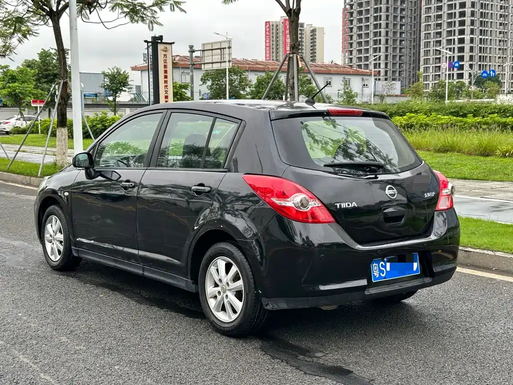 NISSAN TIIDA TIIDA 2010