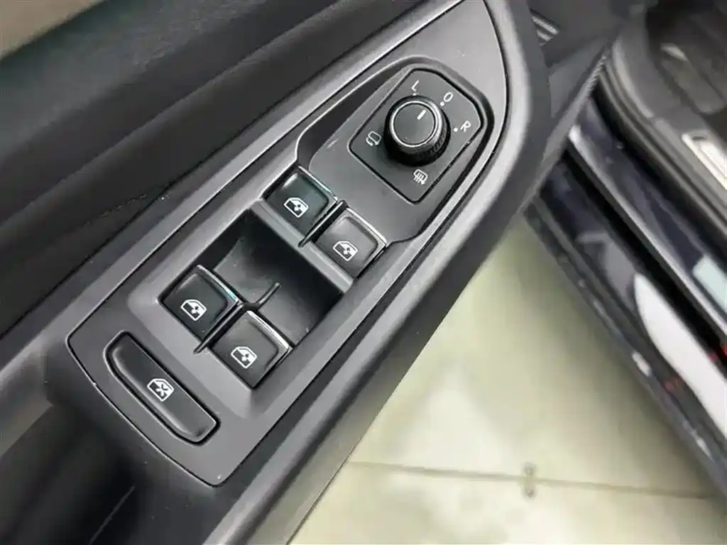 VOLKSWAGEN PASSAT 2021