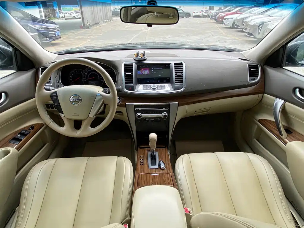 NISSAN TEANA 2011