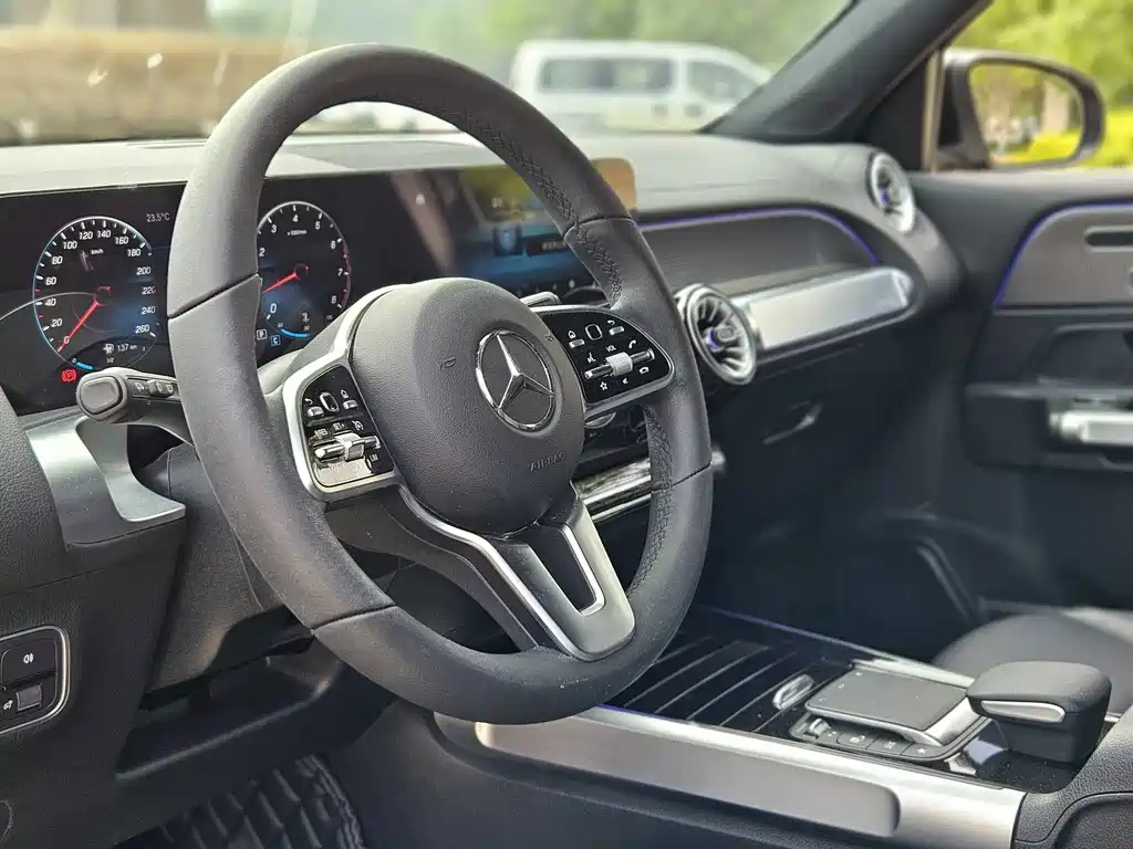 MERCEDES BENZ GLB 2023