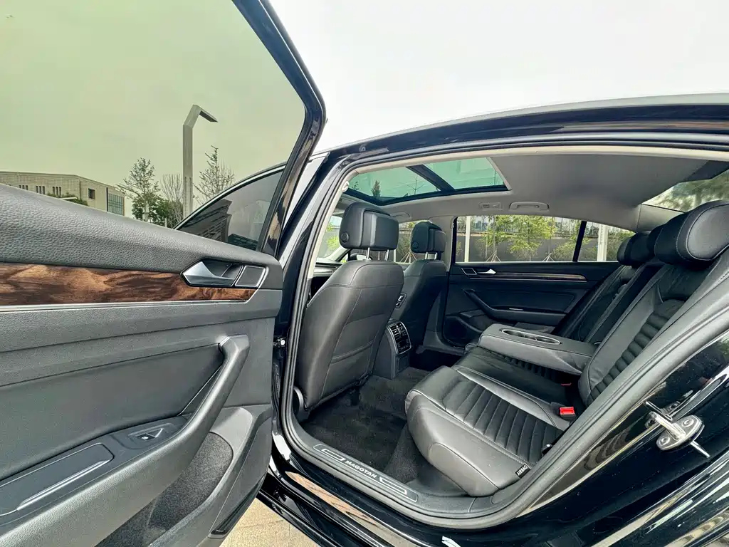 VOLKSWAGEN MAGOTAN 2020