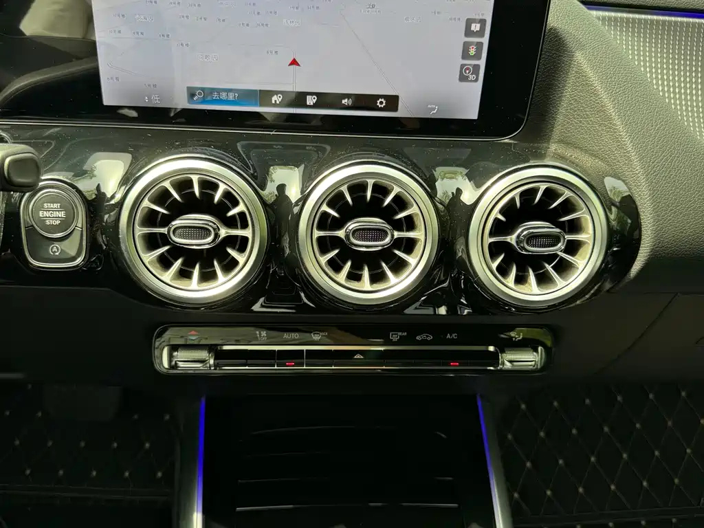 MERCEDES BENZ GLA 2023