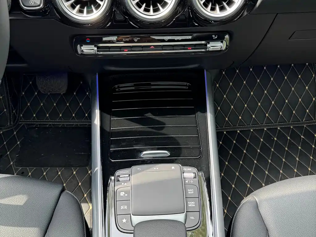 MERCEDES BENZ GLA 2023