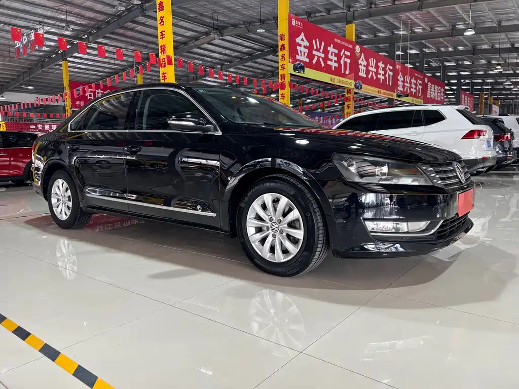 VOLKSWAGEN PASSAT 2012
