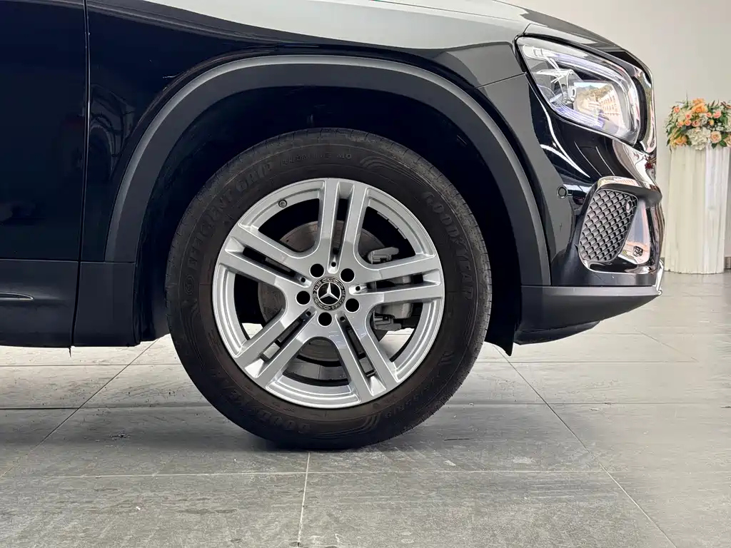 MERCEDES BENZ GLB 2023