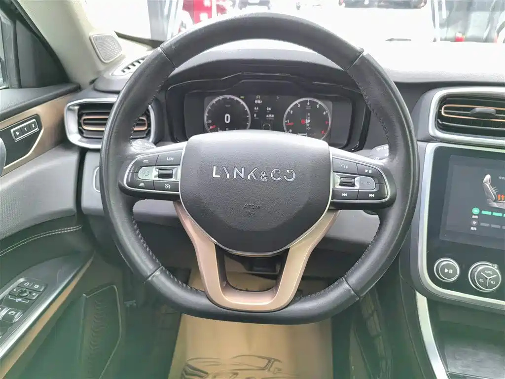 LYNK&CO 01 2019