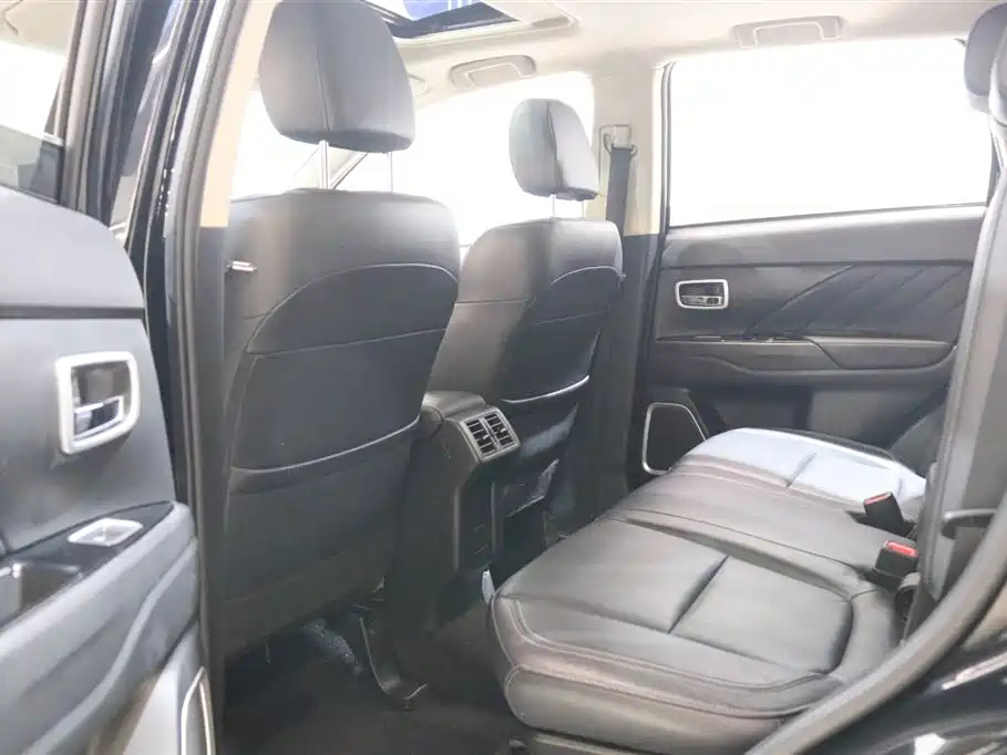MITSUBISHI OUTLANDER 2019