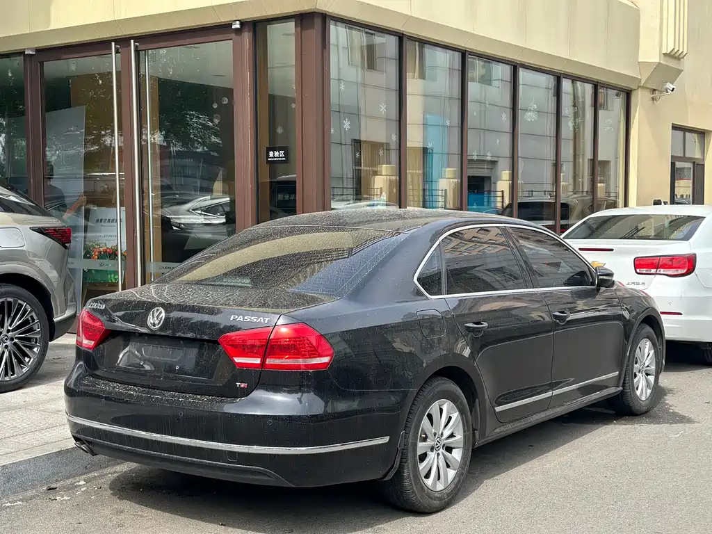 VOLKSWAGEN PASSAT 2014