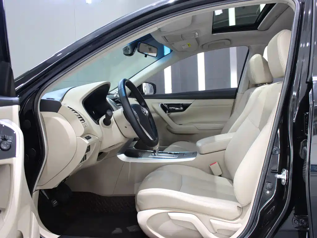 NISSAN TEANA 2019