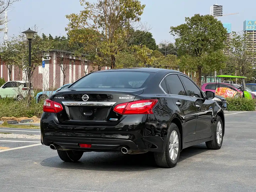 NISSAN TEANA 2018
