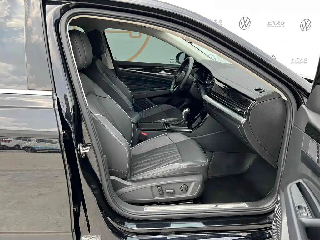 VOLKSWAGEN PASSAT 2023