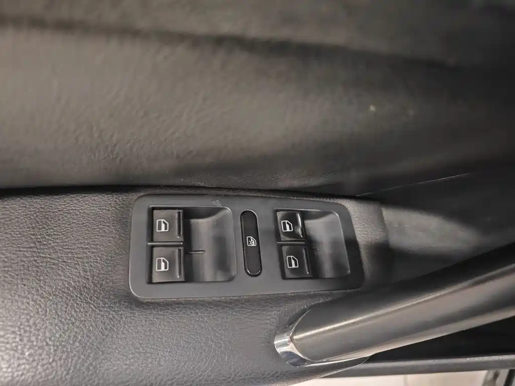 VOLKSWAGEN PASSAT 2014