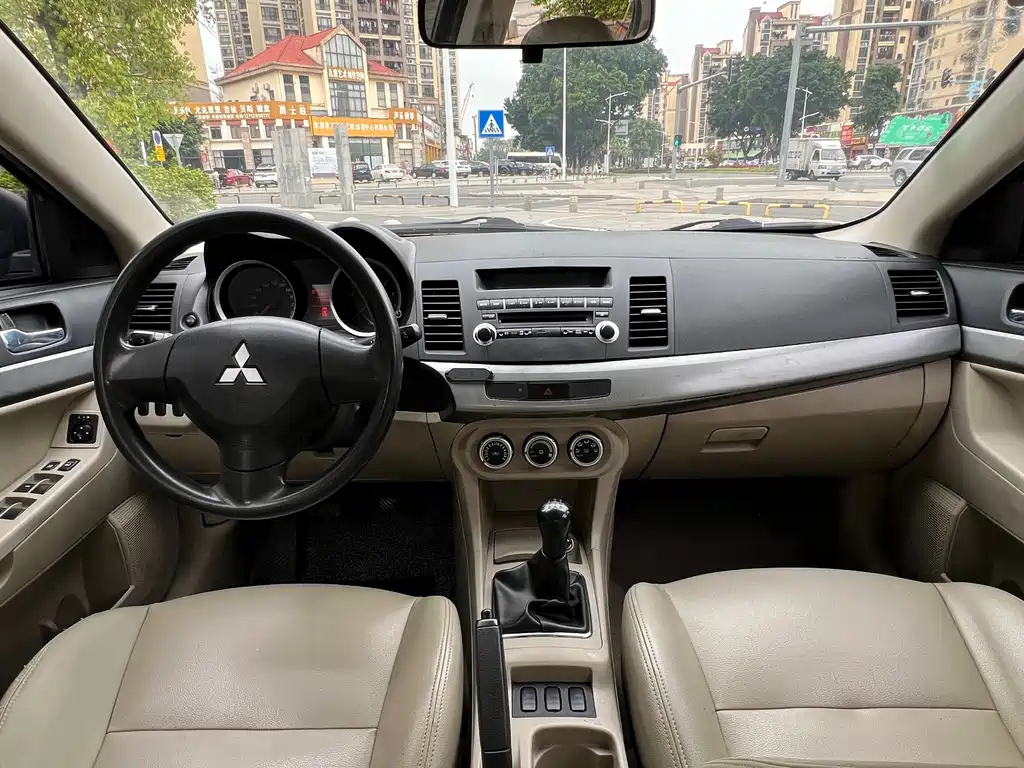 MITSUBISHI LANCER EX 2010