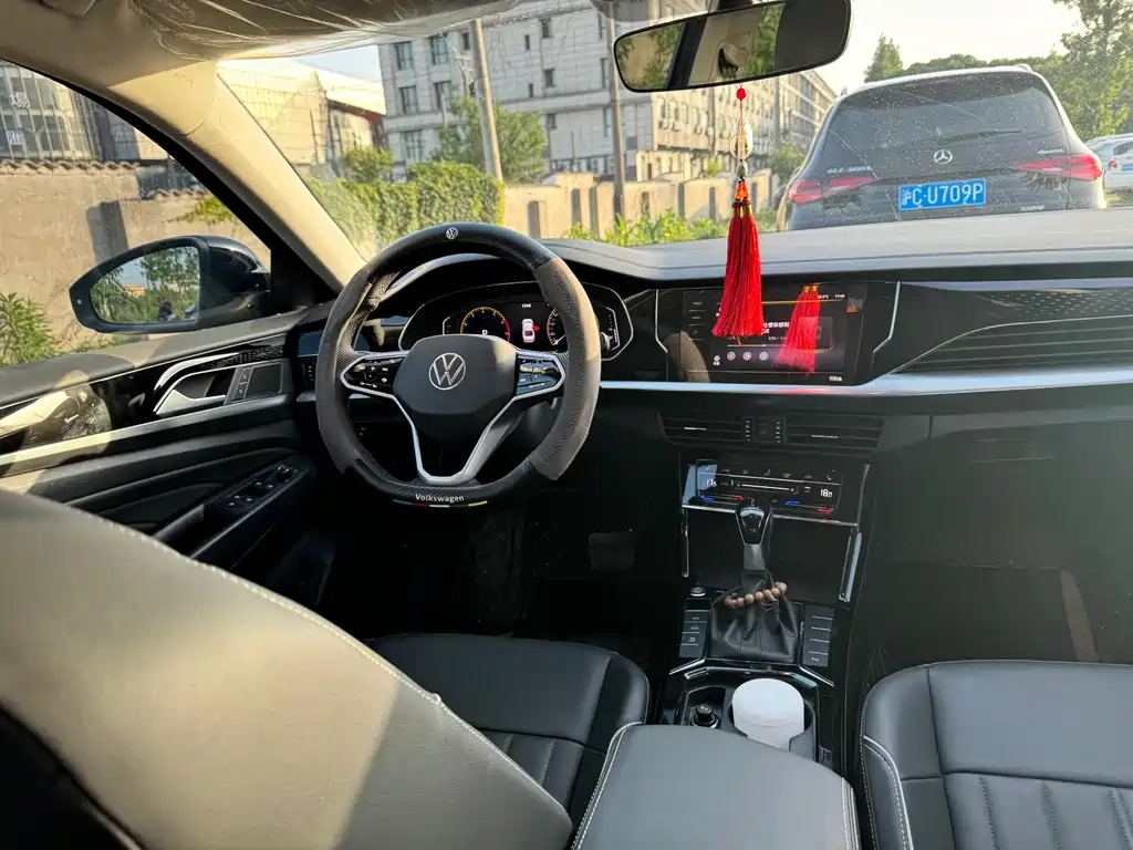 VOLKSWAGEN PASSAT 2023