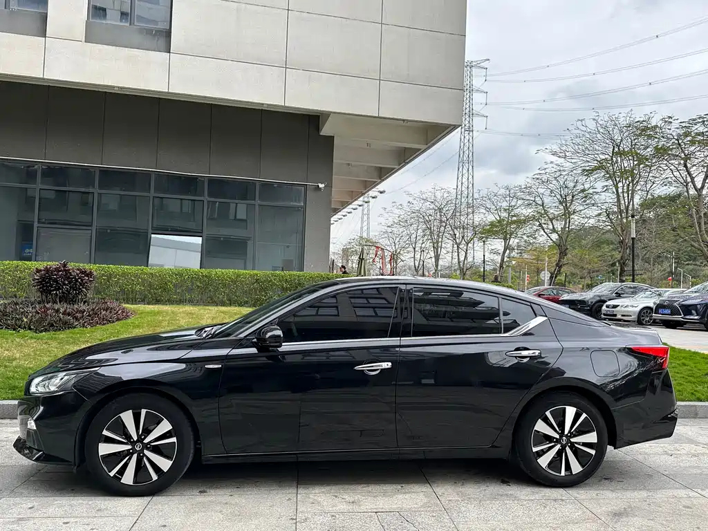 NISSAN TEANA 2022