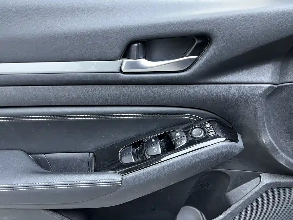 NISSAN TEANA 2020