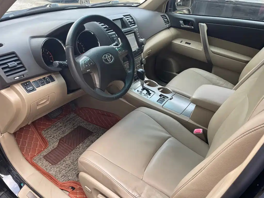 TOYOTA HIGHLANDER 2011