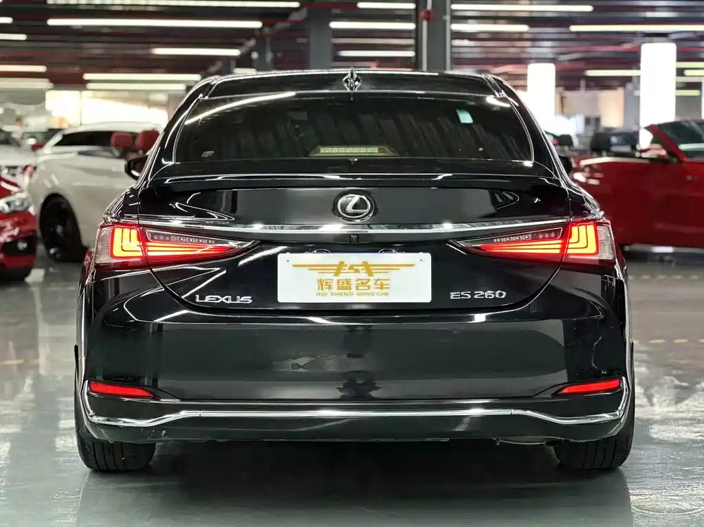 LEXUS ES 2020