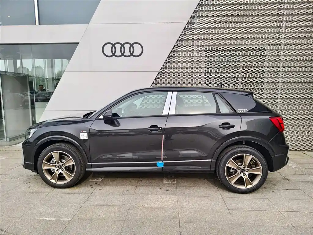 AUDI Q2L 2024
