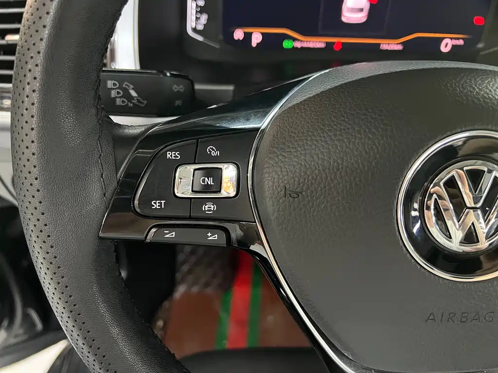 VOLKSWAGEN TOURAN 2021