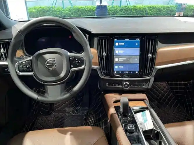 VOLVO S90 2022