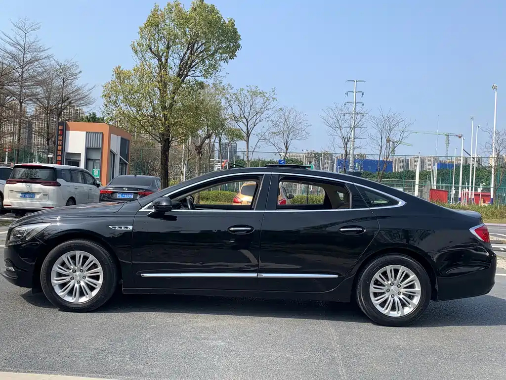 BUICK LACROSSE 2018