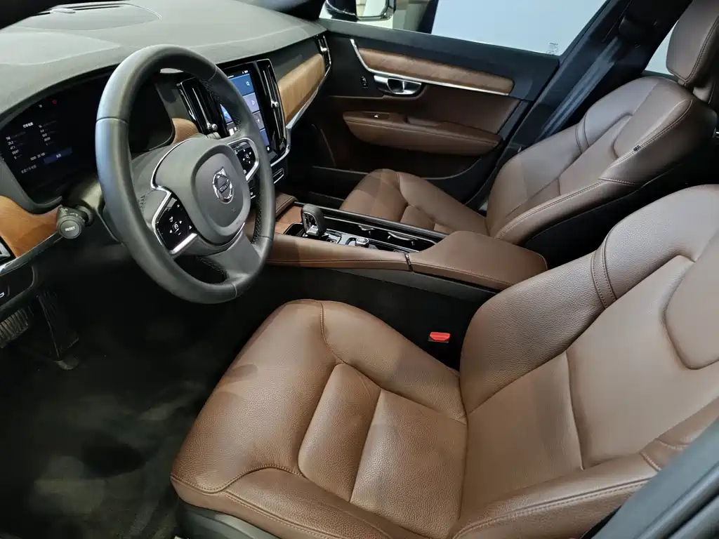 VOLVO S90 2023