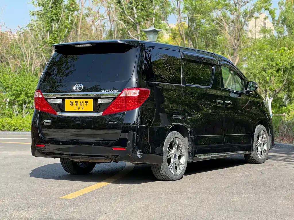 TOYOTA ALPHARD 2012