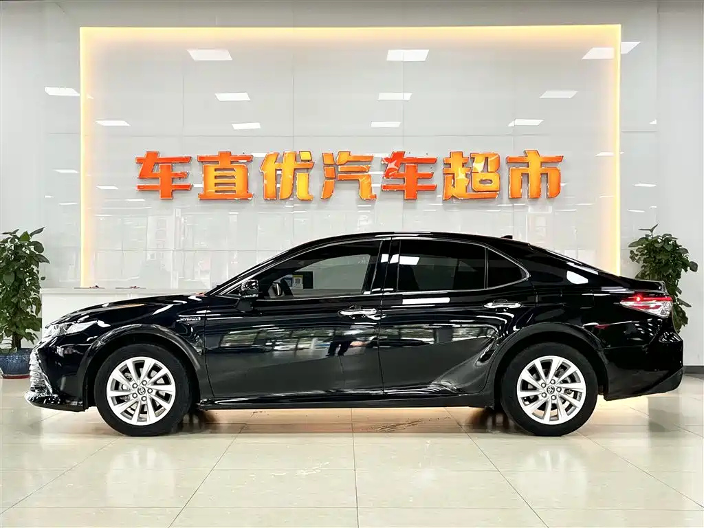 TOYOTA CAMRY 2021