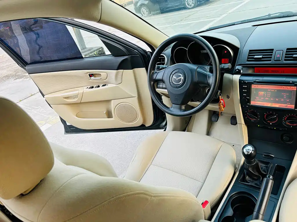 MAZDA 3 2012