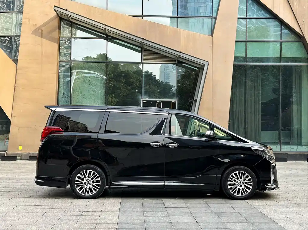 TOYOTA ALPHARD 2017