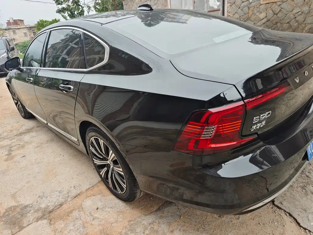 VOLVO S90 2021