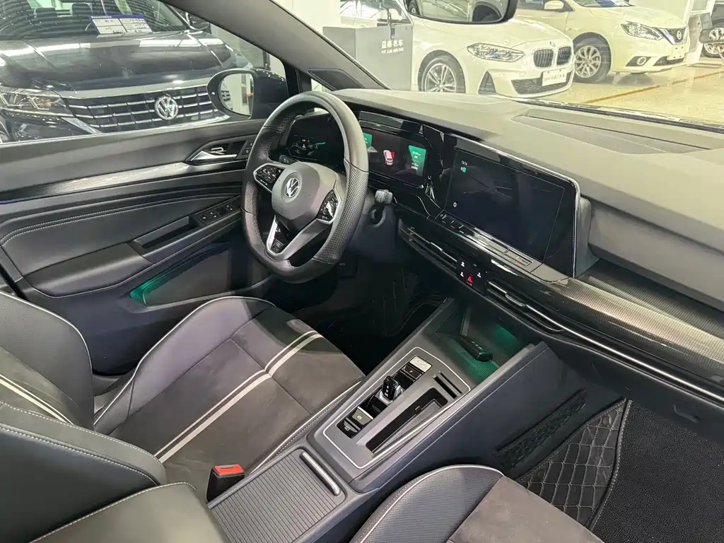 VOLKSWAGEN GOLF 2021