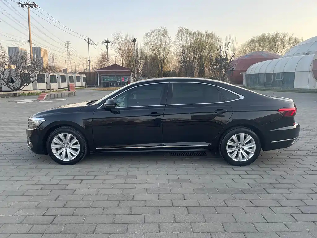 VOLKSWAGEN PASSAT 2020