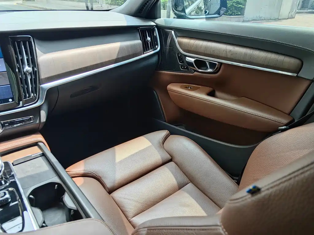 VOLVO S90 2022