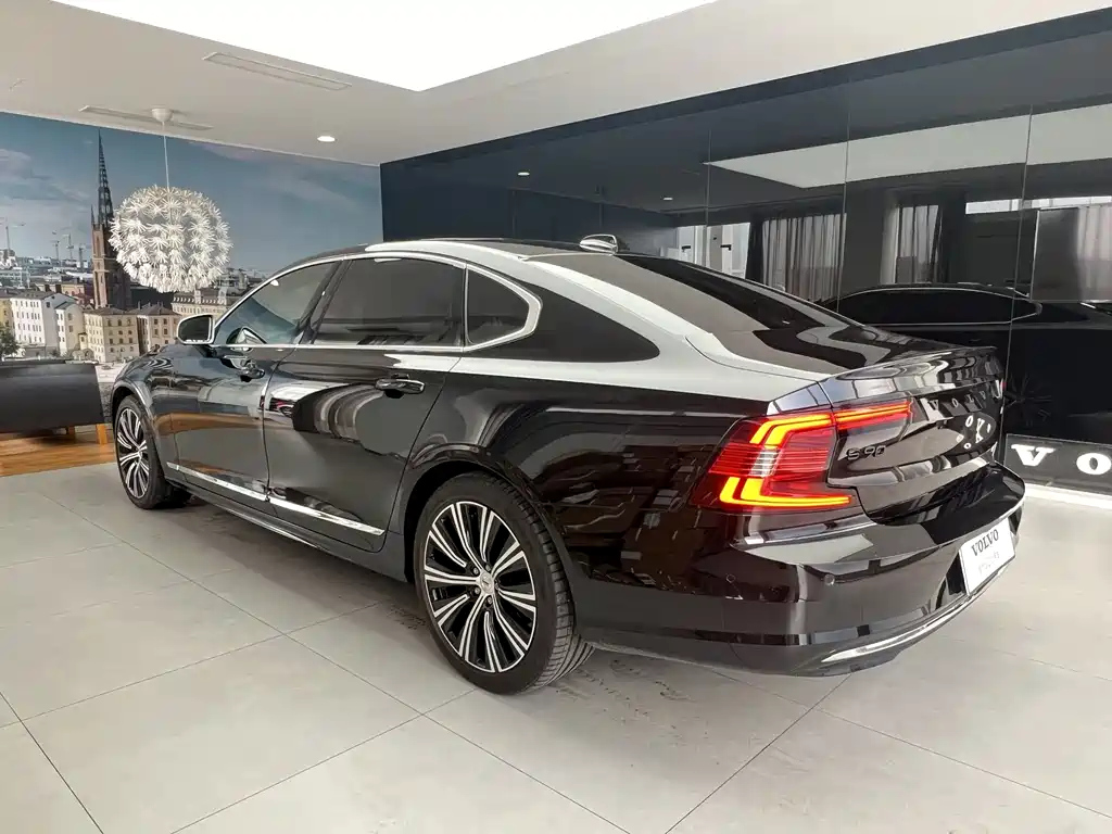 VOLVO S90 2023