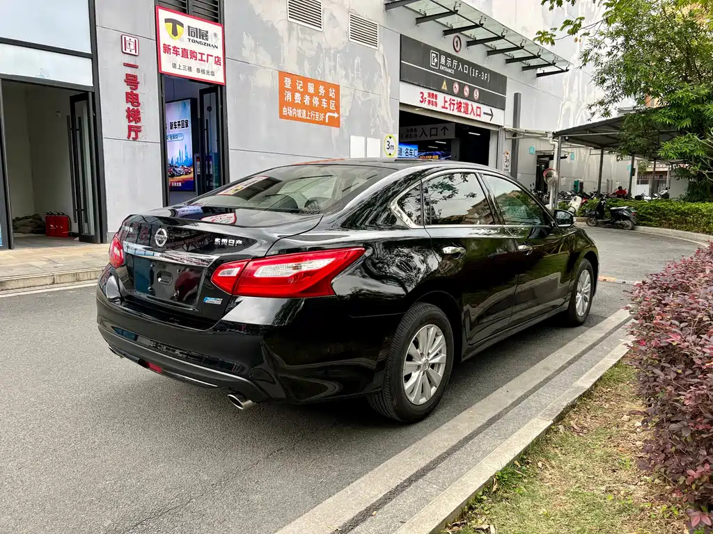 NISSAN TEANA 2018
