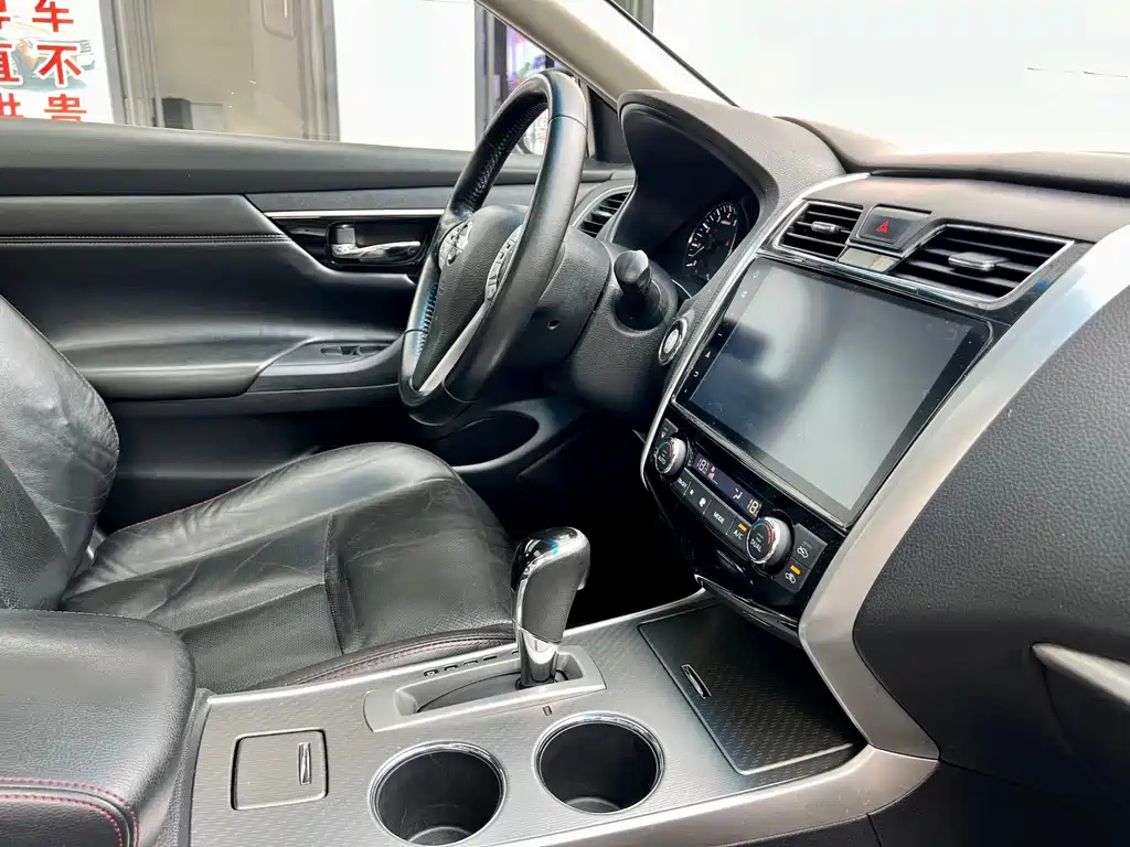 NISSAN TEANA 2018
