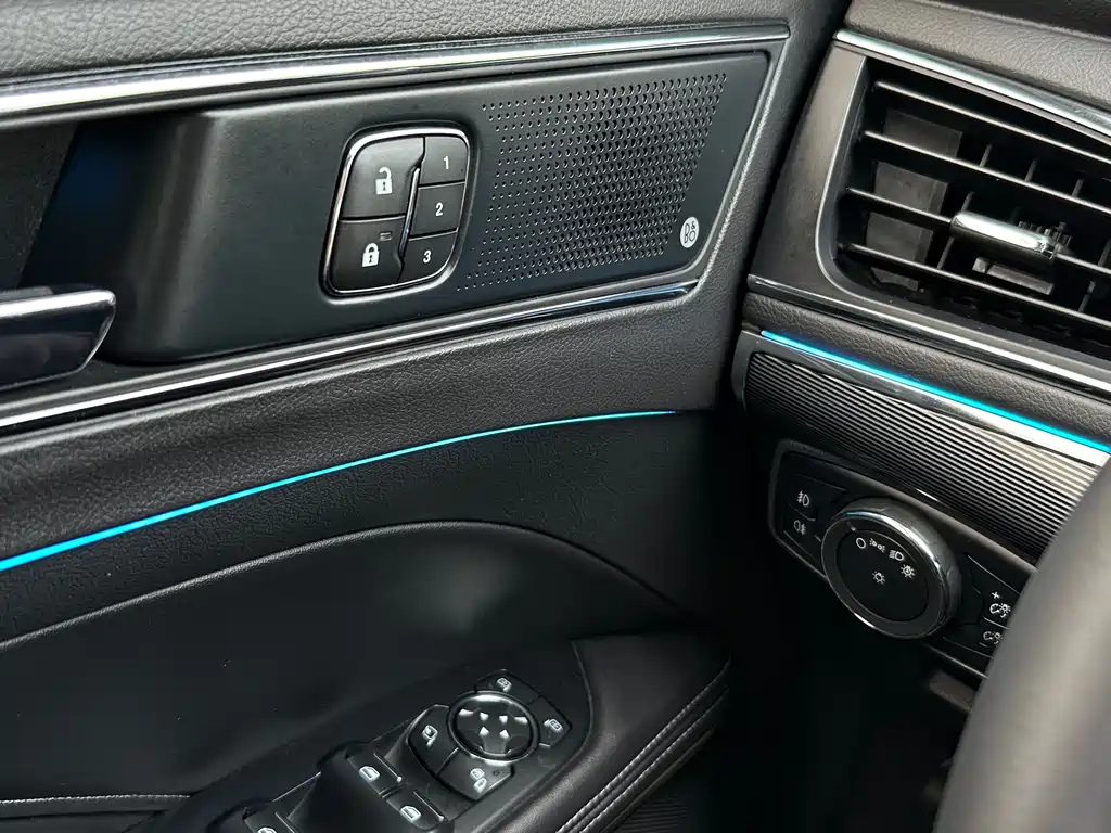 FORD TAURUS 2021