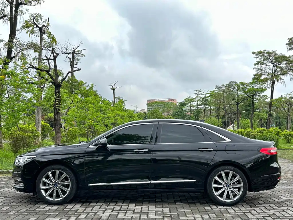 FORD TAURUS 2021