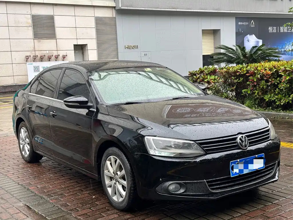 VOLKSWAGEN SAGITAR 2013