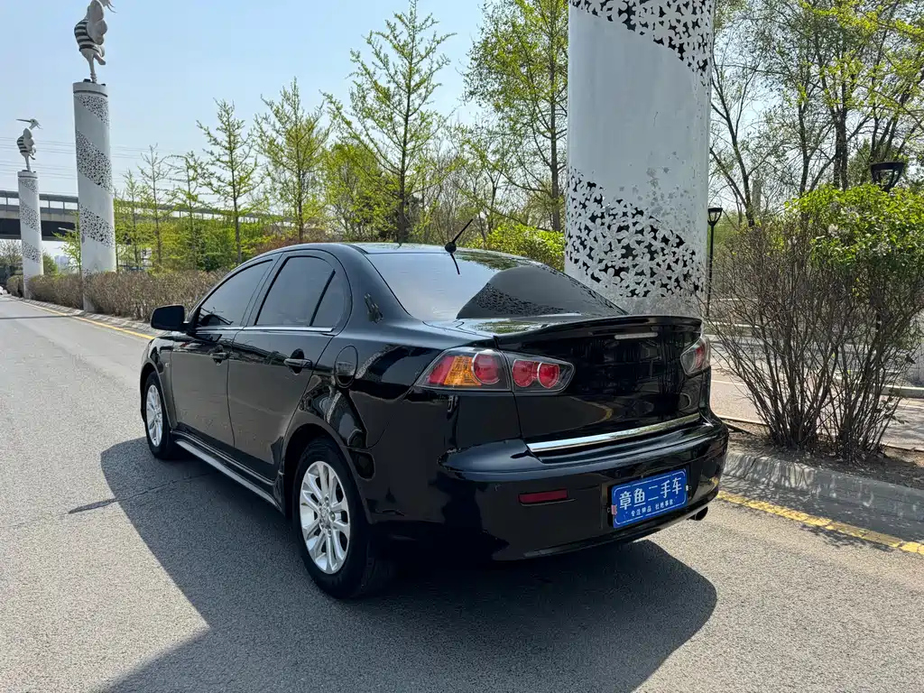 MITSUBISHI LANCER EX 2011