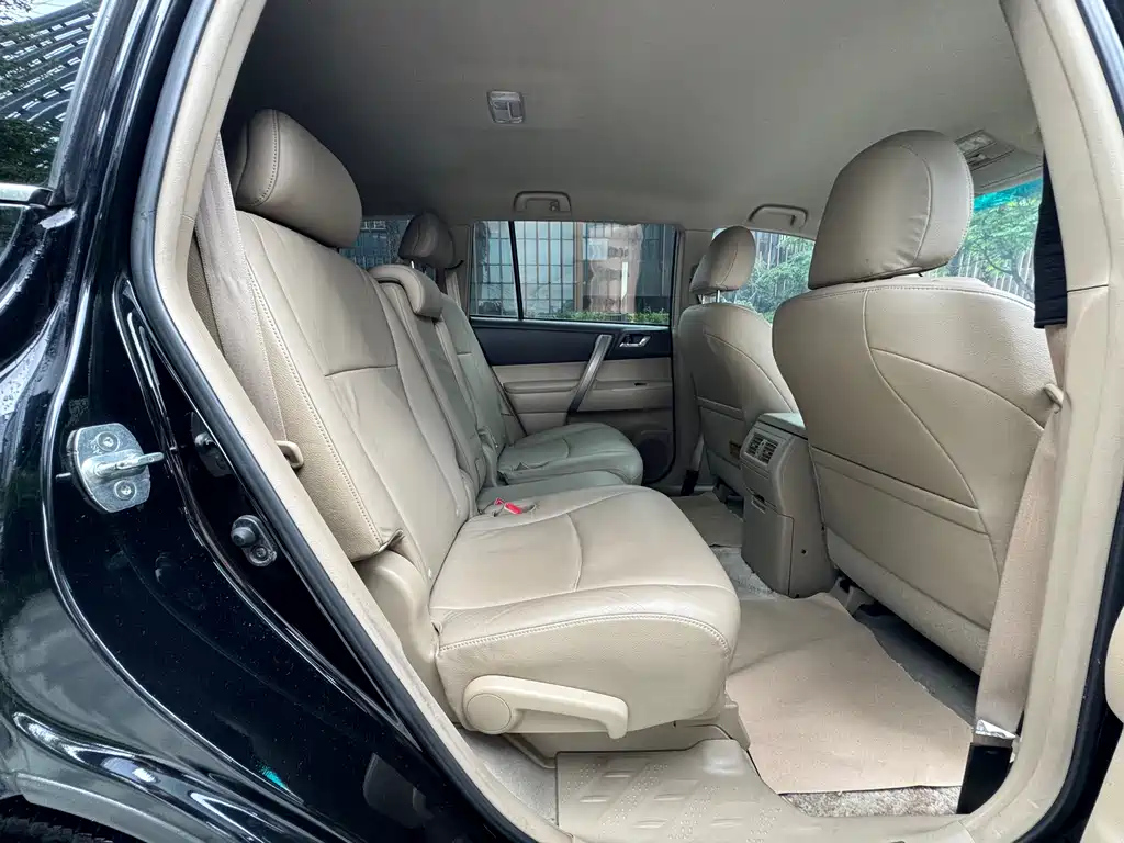 TOYOTA HIGHLANDER 2010