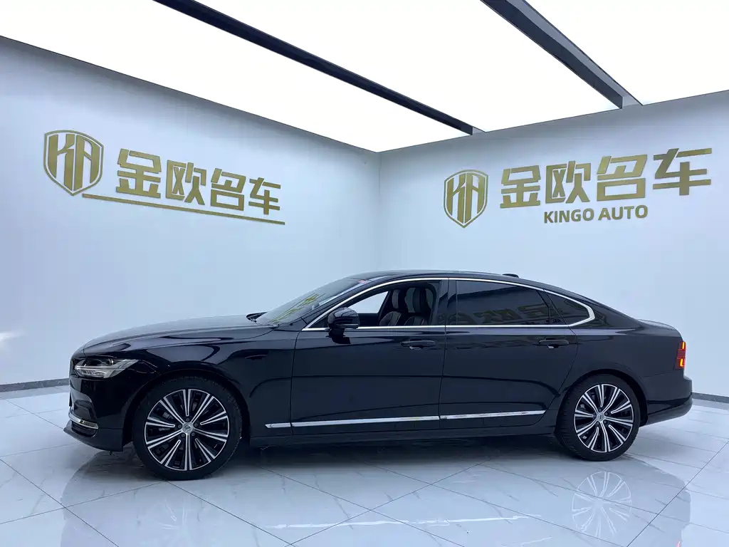 VOLVO S90 2023