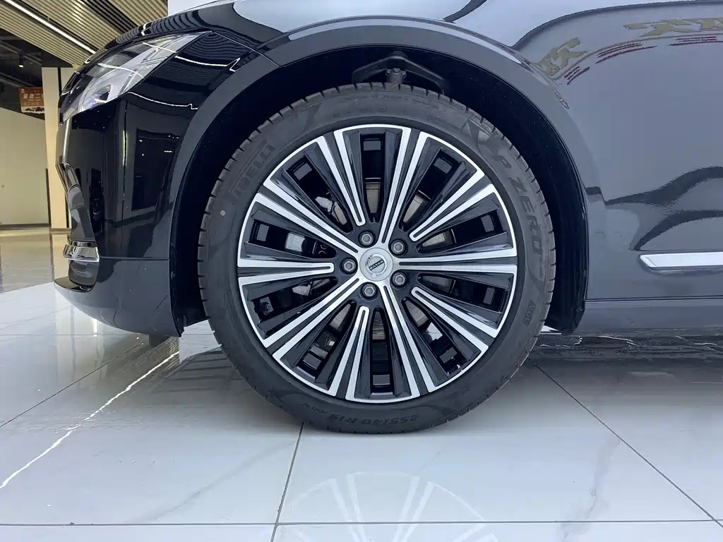 VOLVO S90 2023