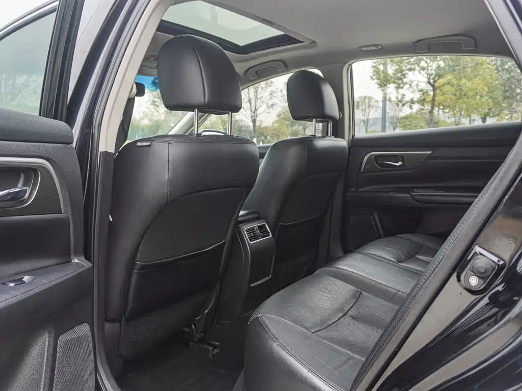 NISSAN TEANA 2015